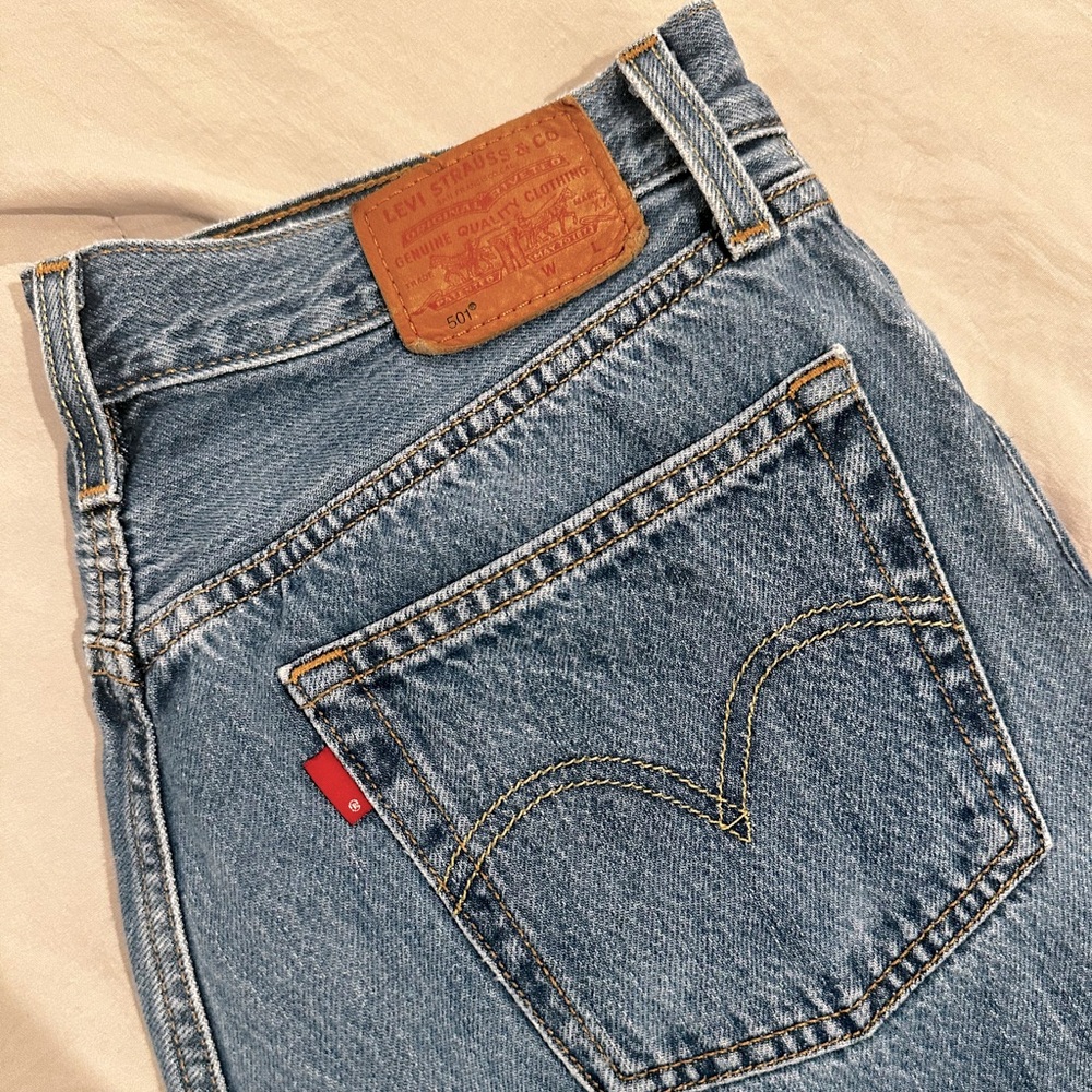 Levi’s 501 size 26W x 26L. 100% cotton.